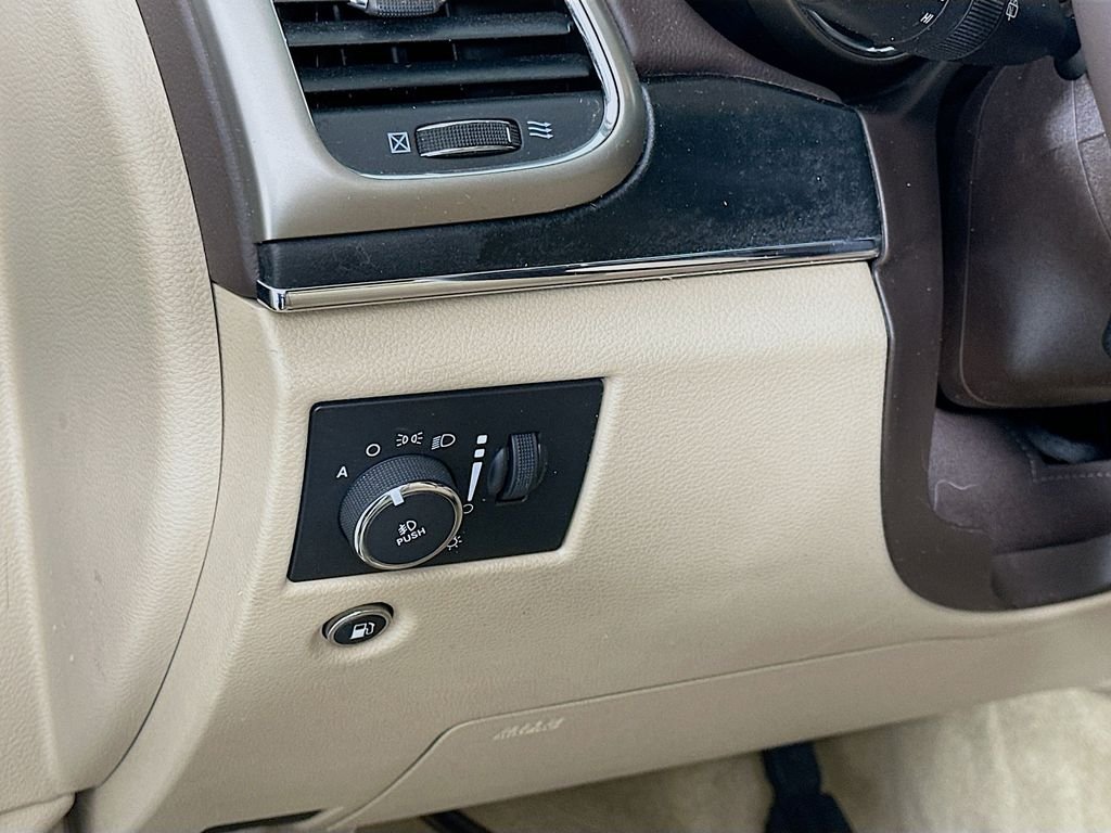 Used 2014 Brilliant Black Crystal Pearlcoat Jeep Overland image 10
