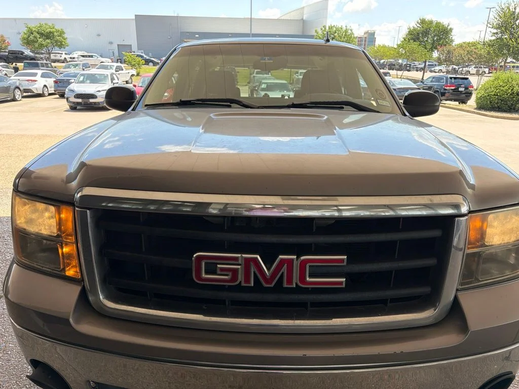Used 2007 Gray GMC SL image 3