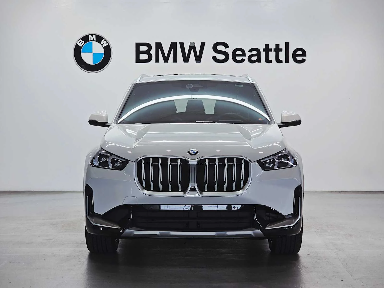 New 2026 Mineral White Metallic BMW xDrive28i image 6