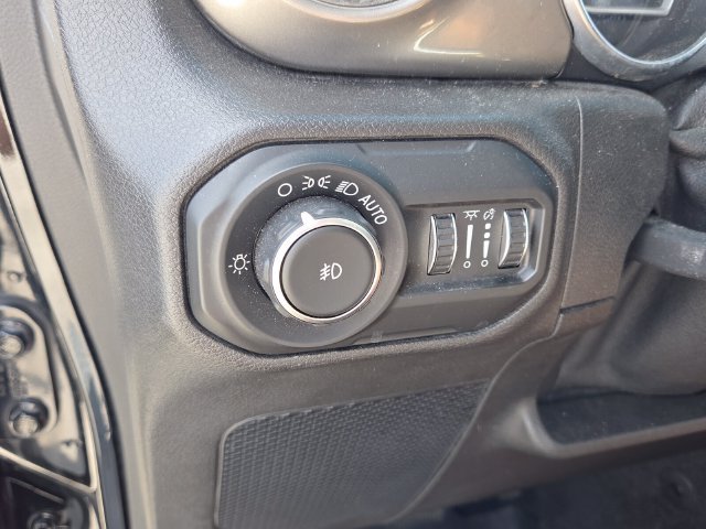 Used 2019 Black Jeep Unlimited Sahara image 30