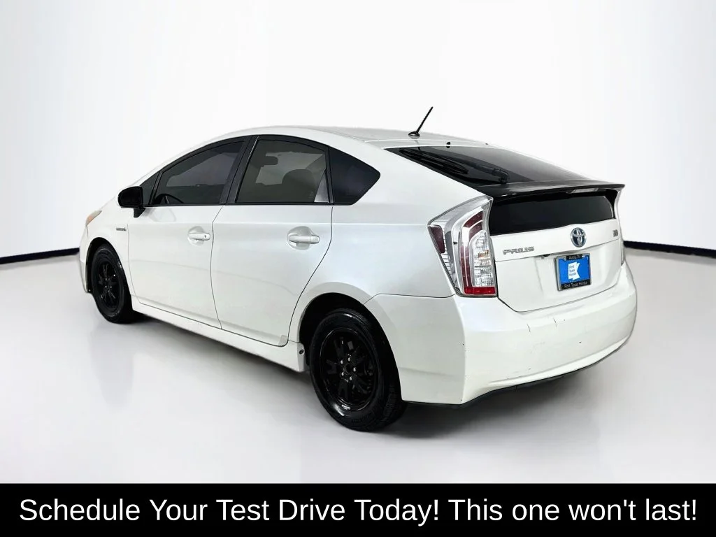Used 2015 Blizzard Pearl Toyota Two image 5