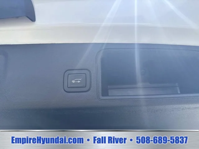 Used 2024 White GMC SLT image 8