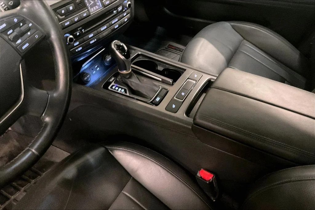 Used 2015 Black Hyundai 3.8 image 17