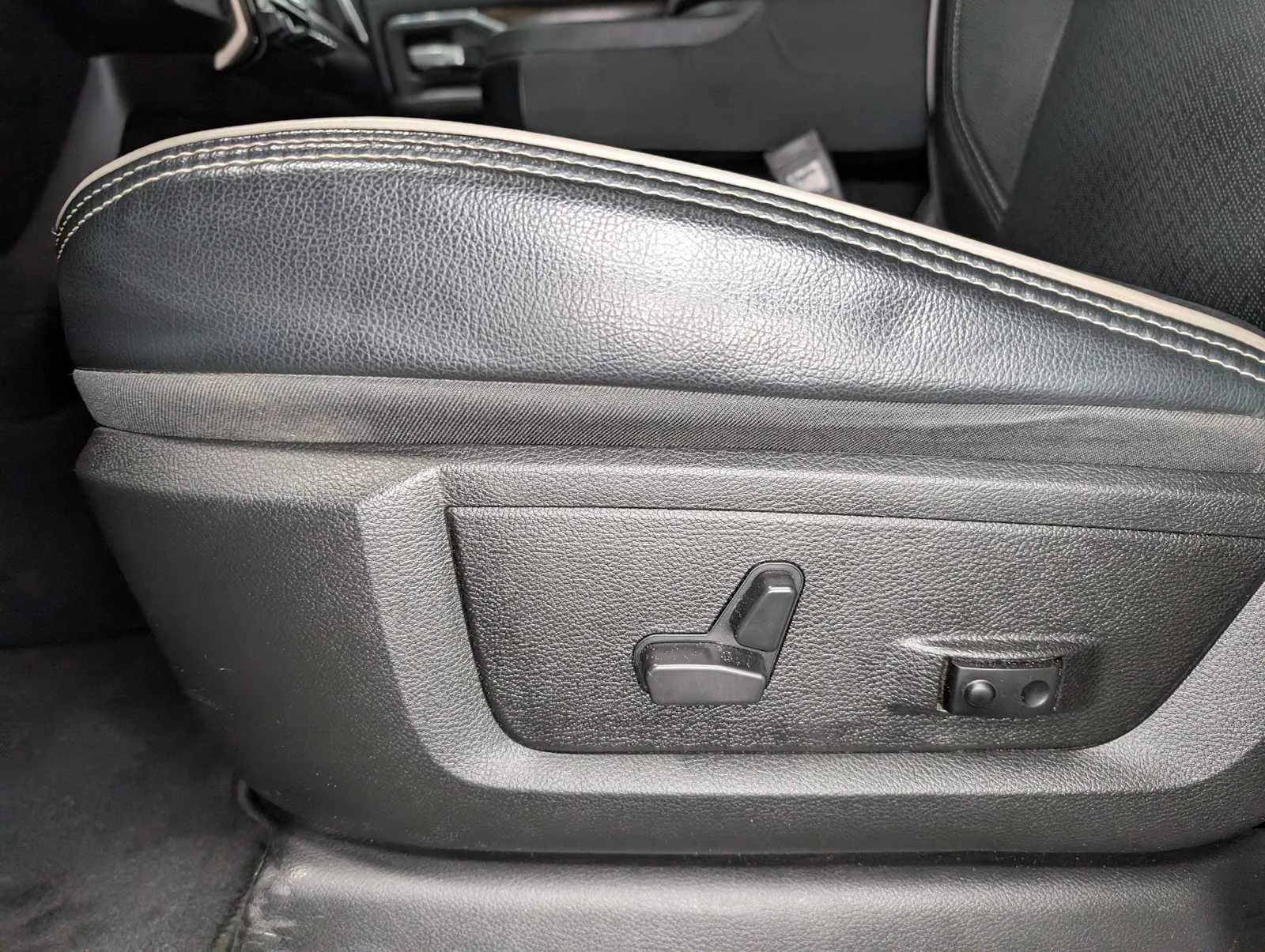 Used 2024 Bright White Clearcoat Ram Laramie image 38