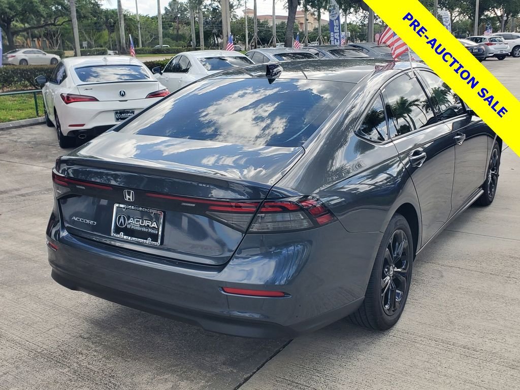 Used 2025 Gray Honda SE image 7