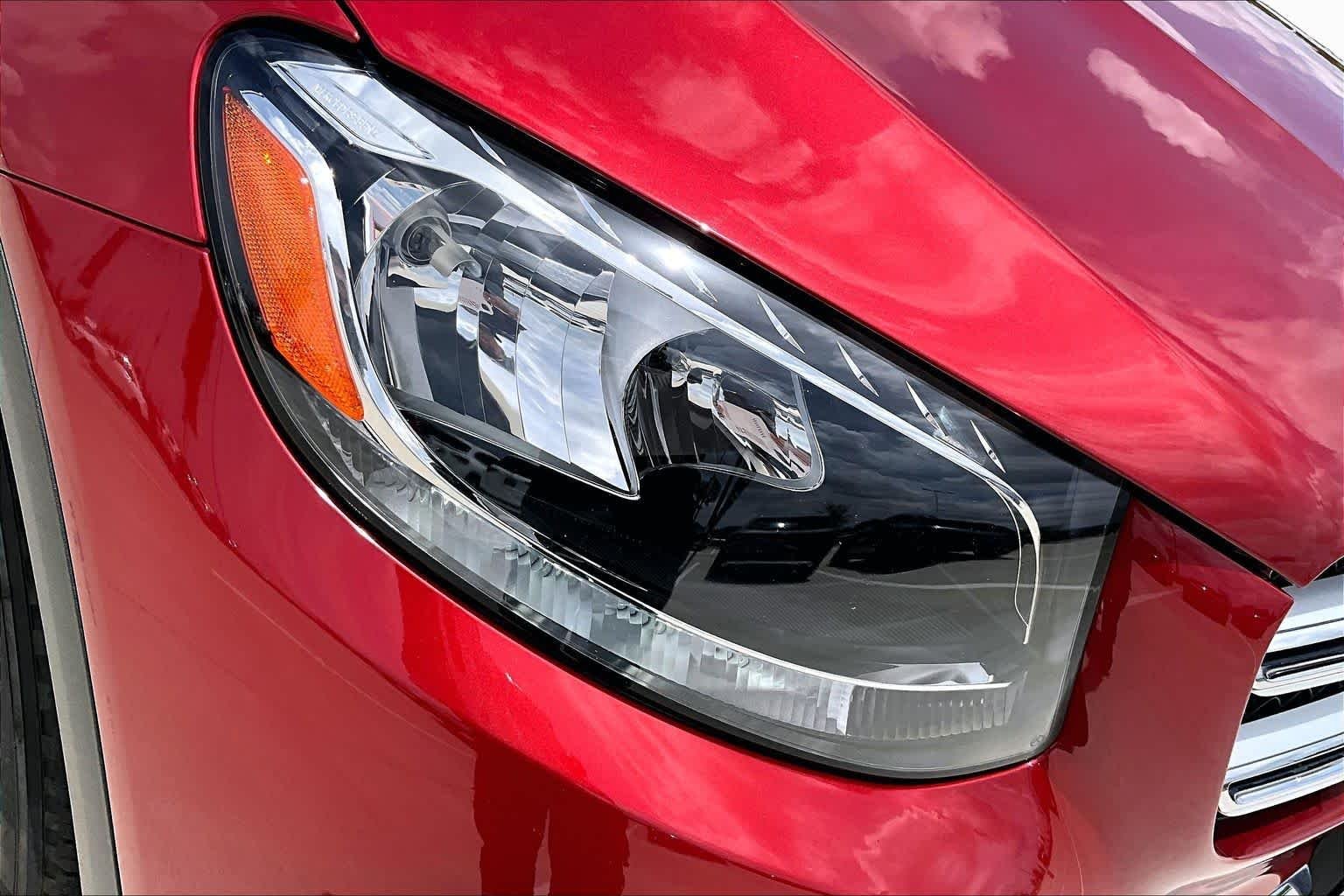 Used 2019 designo Cardinal Red Metallic Mercedes-Benz GLC 300 image 24