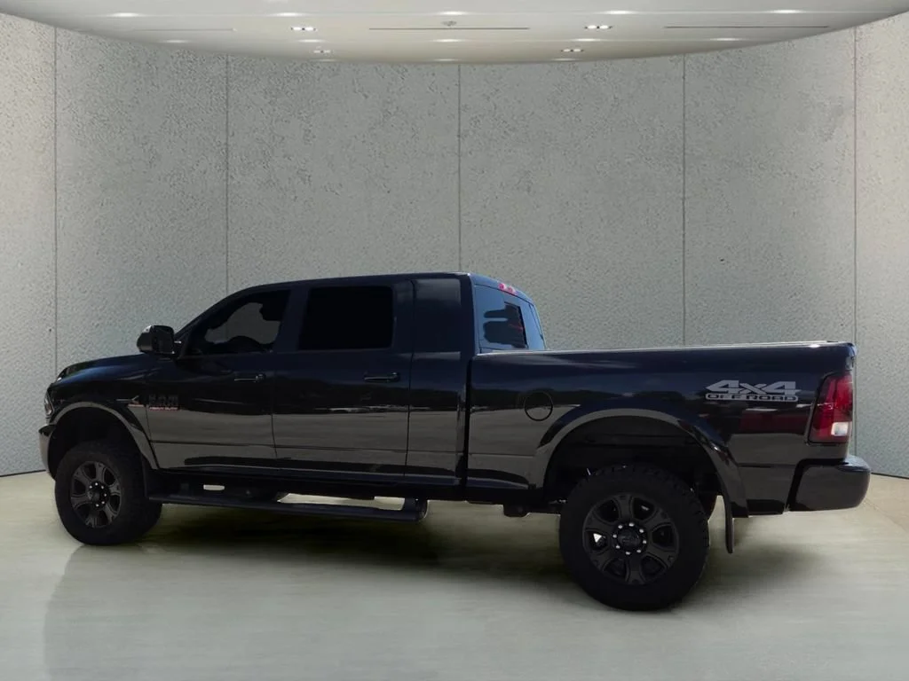 Used 2018 Brilliant Black Crystal Pearlcoat Ram Laramie image 8
