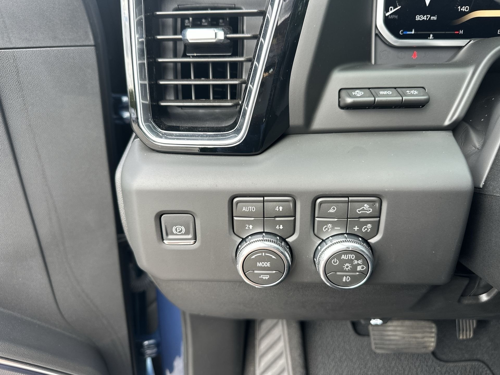 2026 GMC Sierra 2500HD Denali - Photo 18