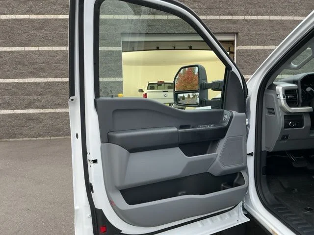 New 2026 Oxford White Ford XL image 9