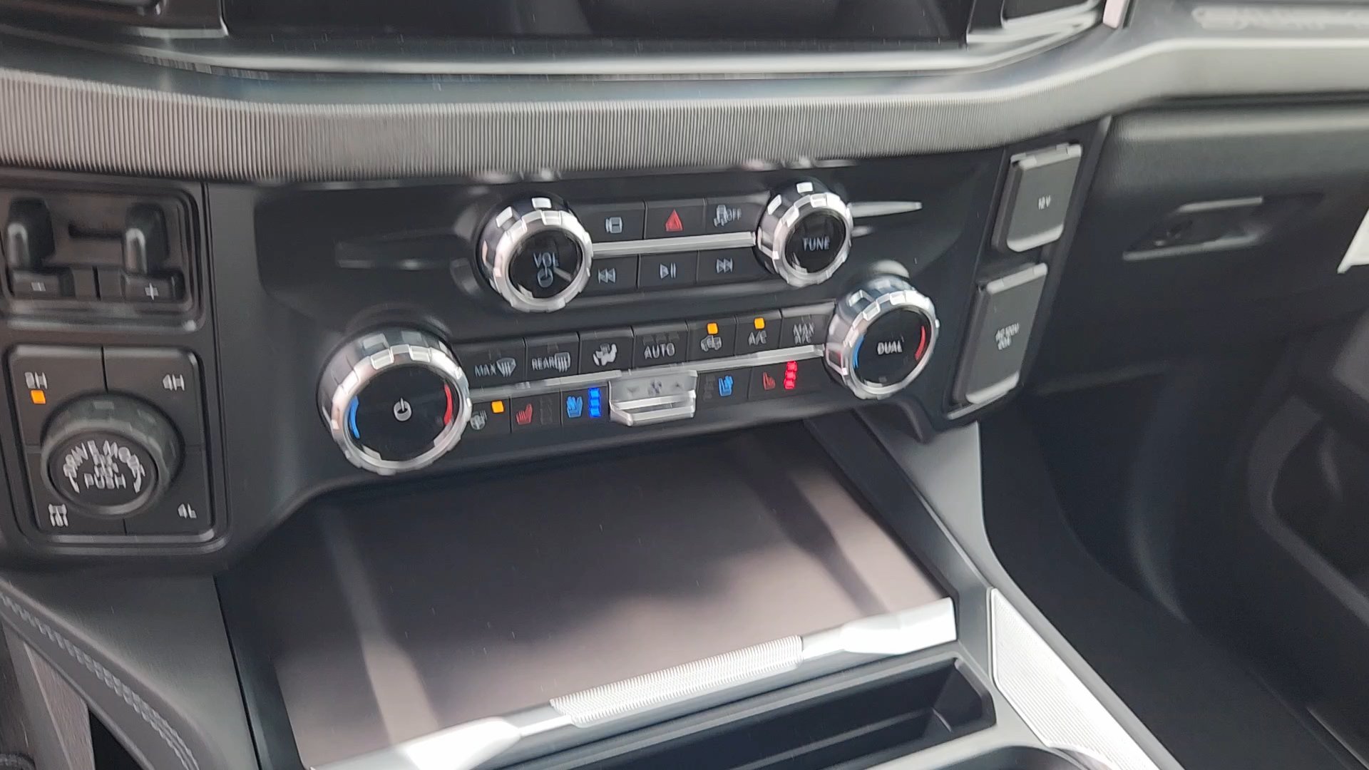 New 2026 Carbonized Gray Metallic Ford Platinum image 38