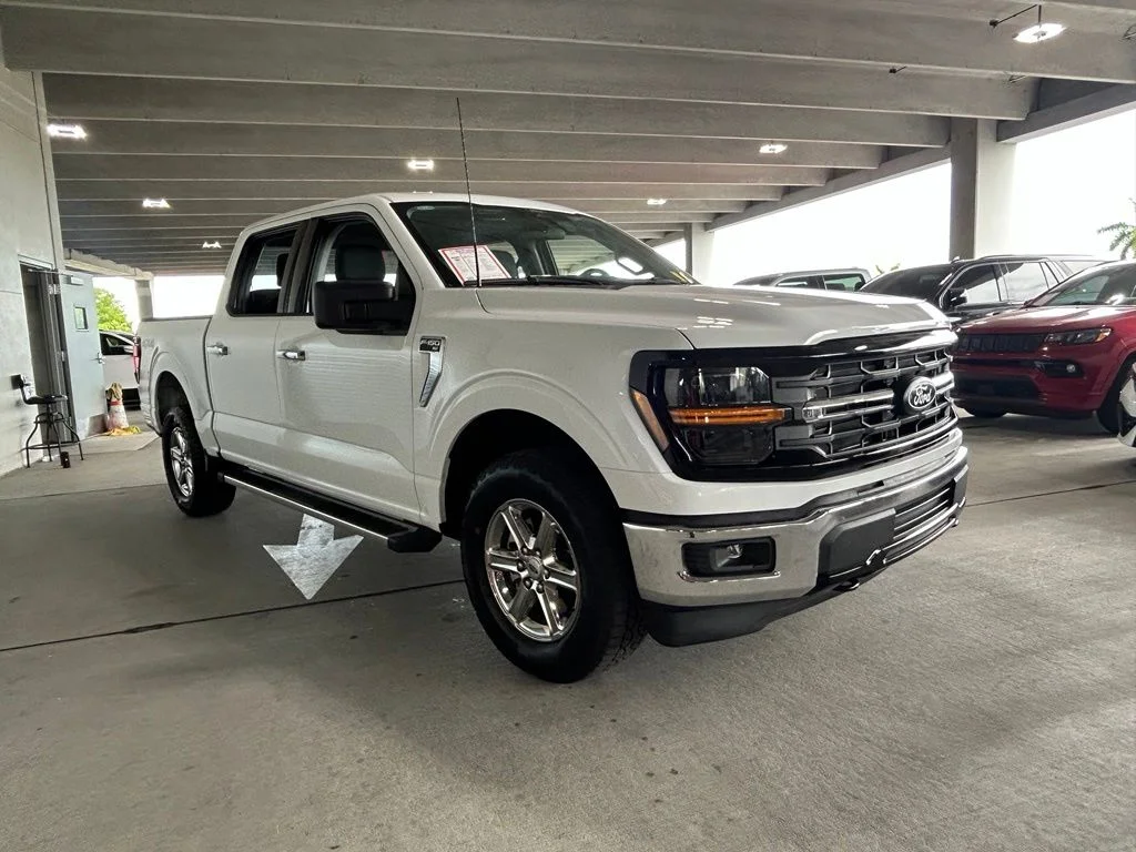 Used 2025 Oxford White Ford XLT image 7