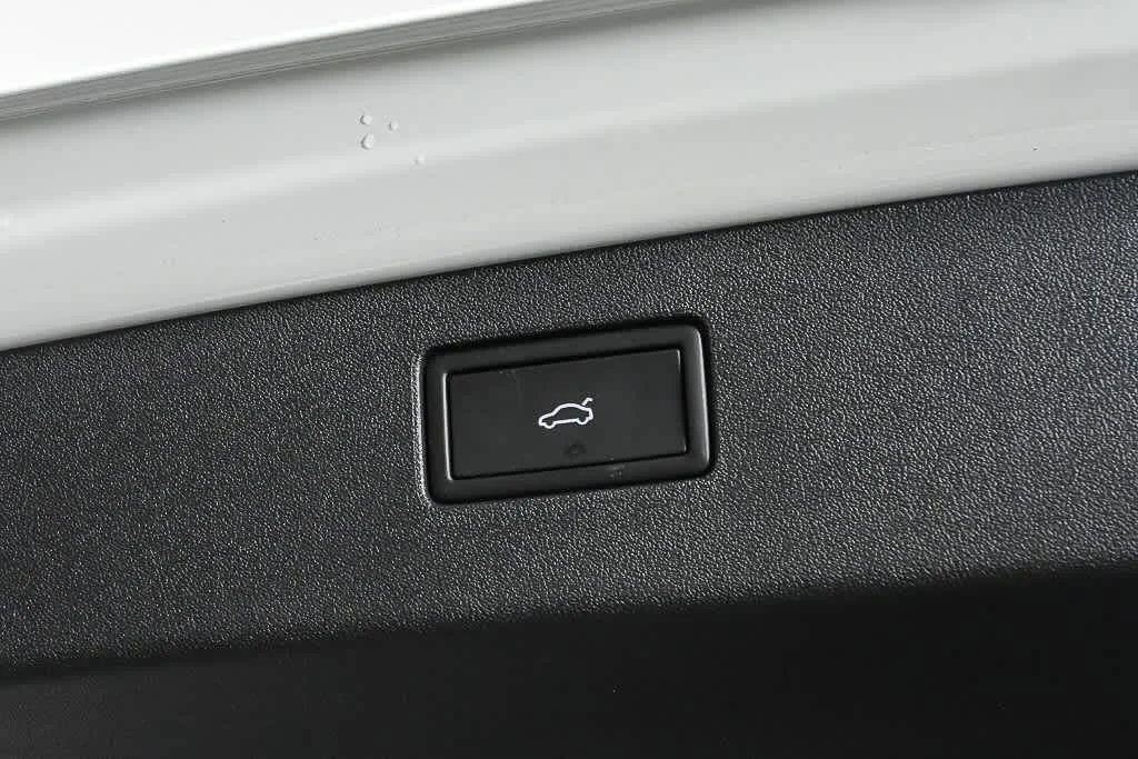 New 2026 Opal White Pearl Volkswagen SE R-Line Black image 31