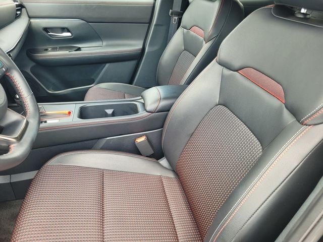 Used 2025 Black Nissan SR image 13