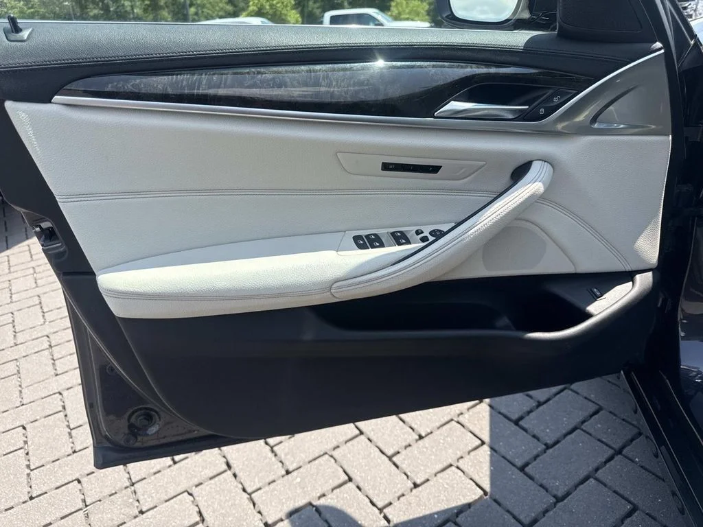 Used 2017 Gray BMW 530i xDrive image 15