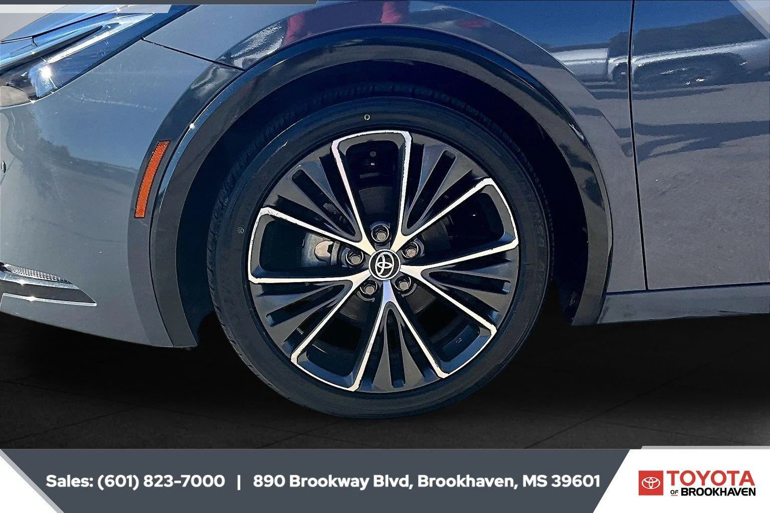 Used 2023 Guardian Gray Toyota XLE image 7