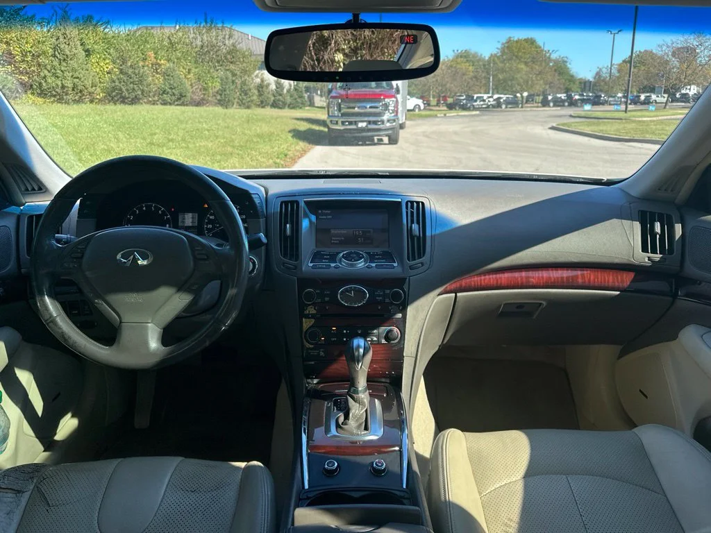 Used 2010 Moonlight White INFINITI Journey image 4