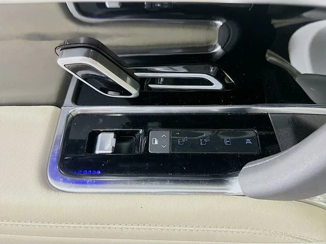 Certified Used 2023  Land Rover SE image 26