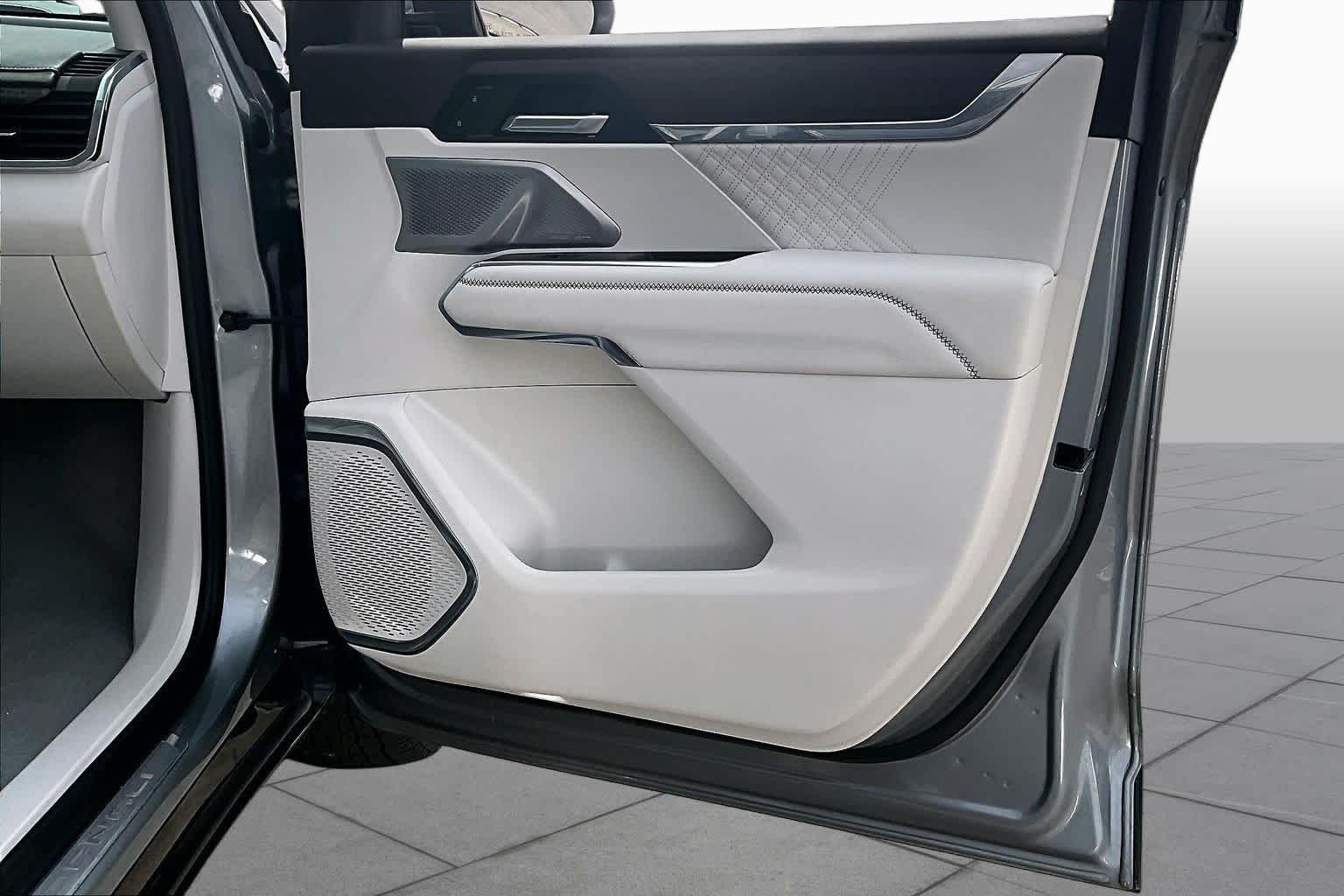 Used 2024 Sterling Metallic GMC FWD Denali image 23