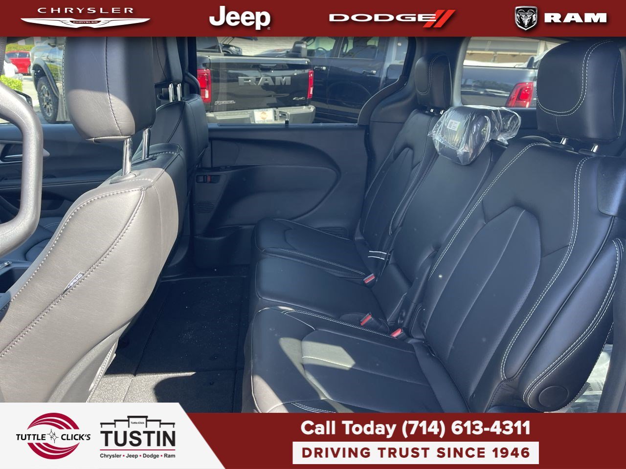 New 2026 Diamond Black Crystal Pearl-Coat Exterior Paint Chrysler Select image 18