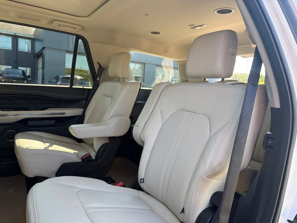 Used 2019 White Ford Platinum image 26