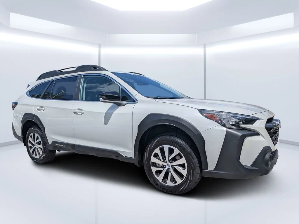 2025 Subaru Outback Premium's photo
