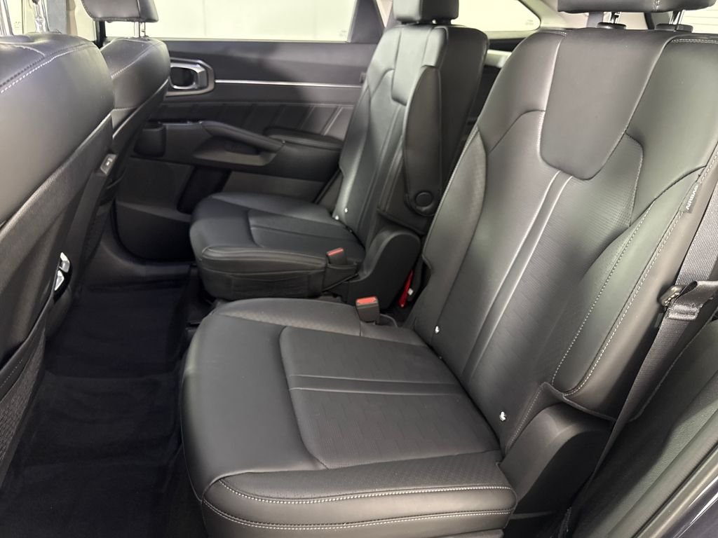 2025 Kia Sorento SX - Photo 13