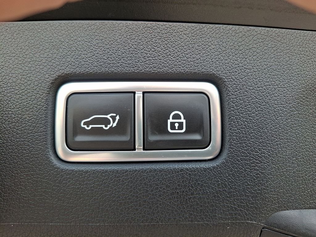 Used 2023 Black Kia X-Line EX image 32