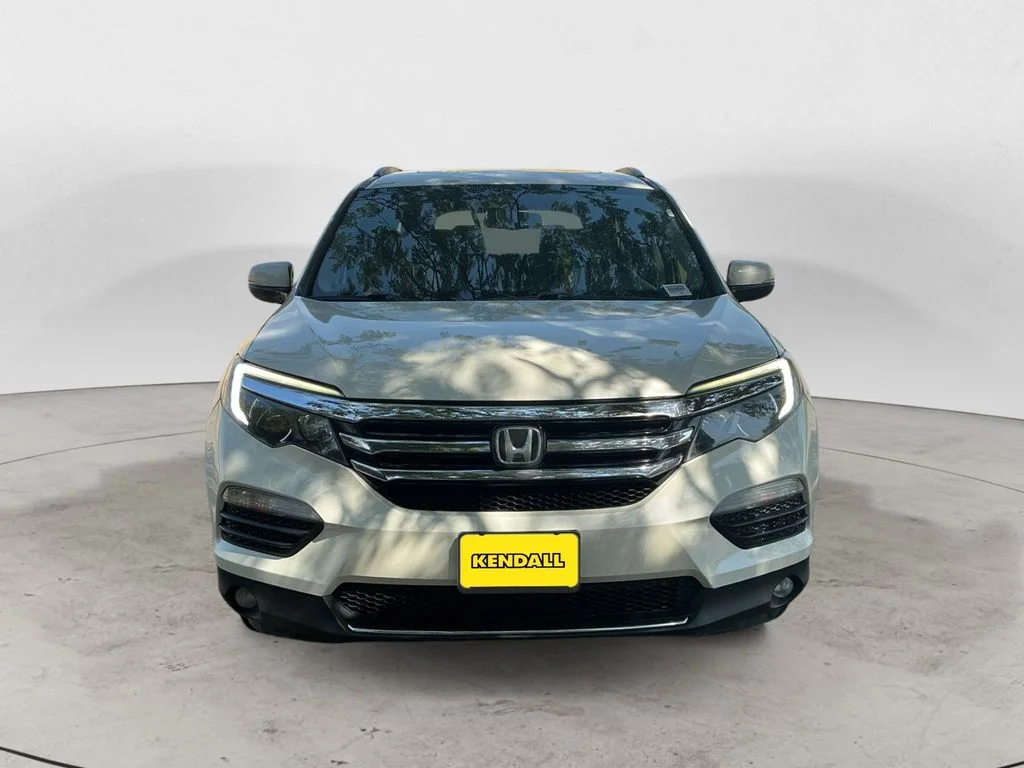 Used 2017 White Honda Elite image 3