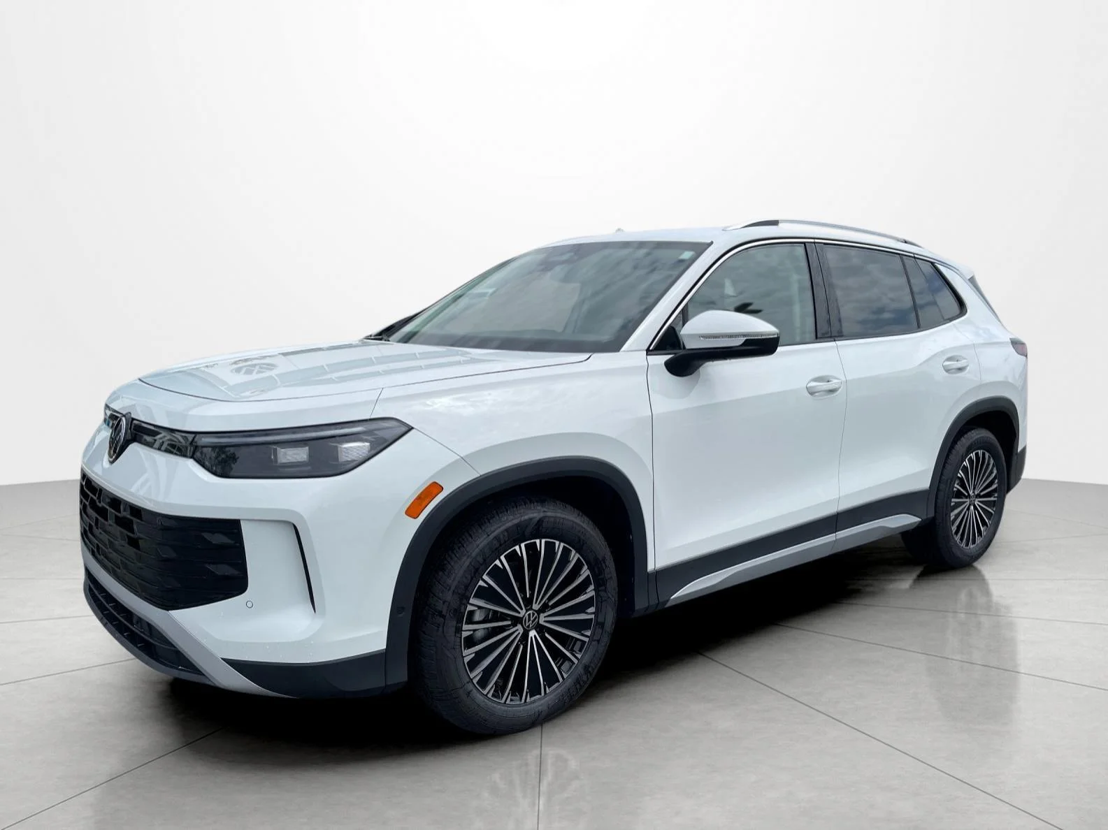 New 2026 pure white Volkswagen S image 1
