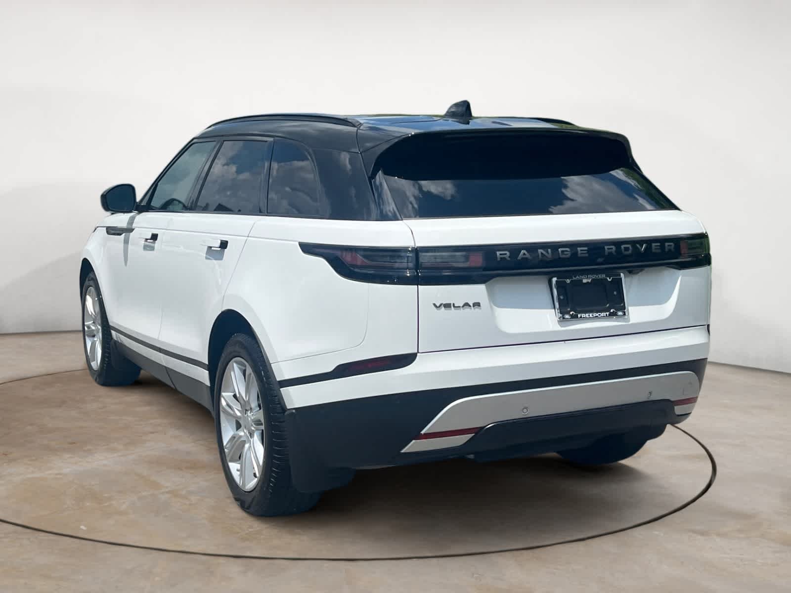 Certified Used 2026 Fuji White Land Rover S image 3