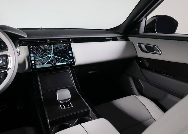 New 2026 Santorini Black Land Rover Dynamic SE image 16