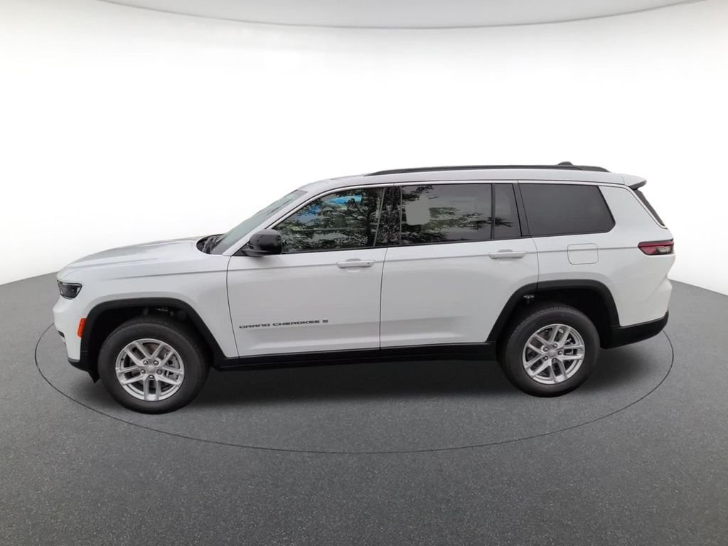 New 2026 Bright White Clear-Coat Exterior Paint Jeep Laredo X image 9
