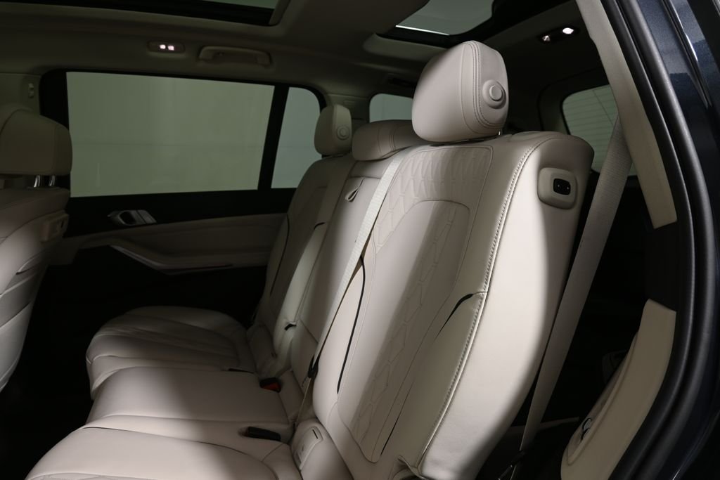 Used 2022 Gray Metallic BMW xDrive40i image 4