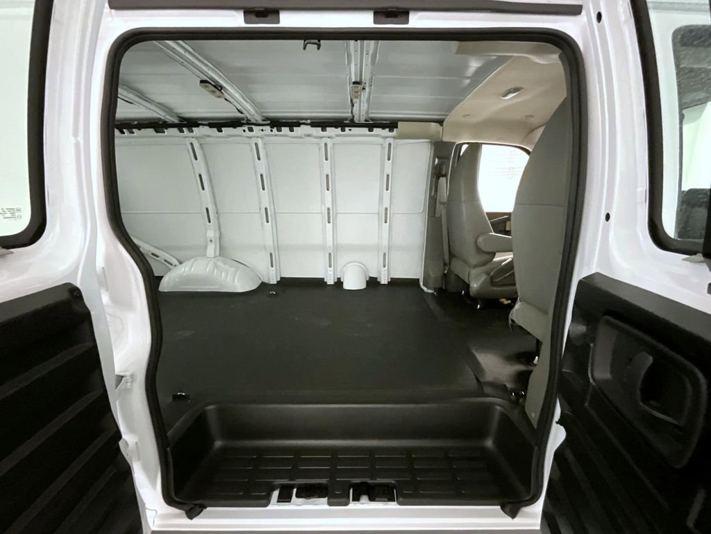 2025 Chevrolet Express Cargo Work Van - Photo 11