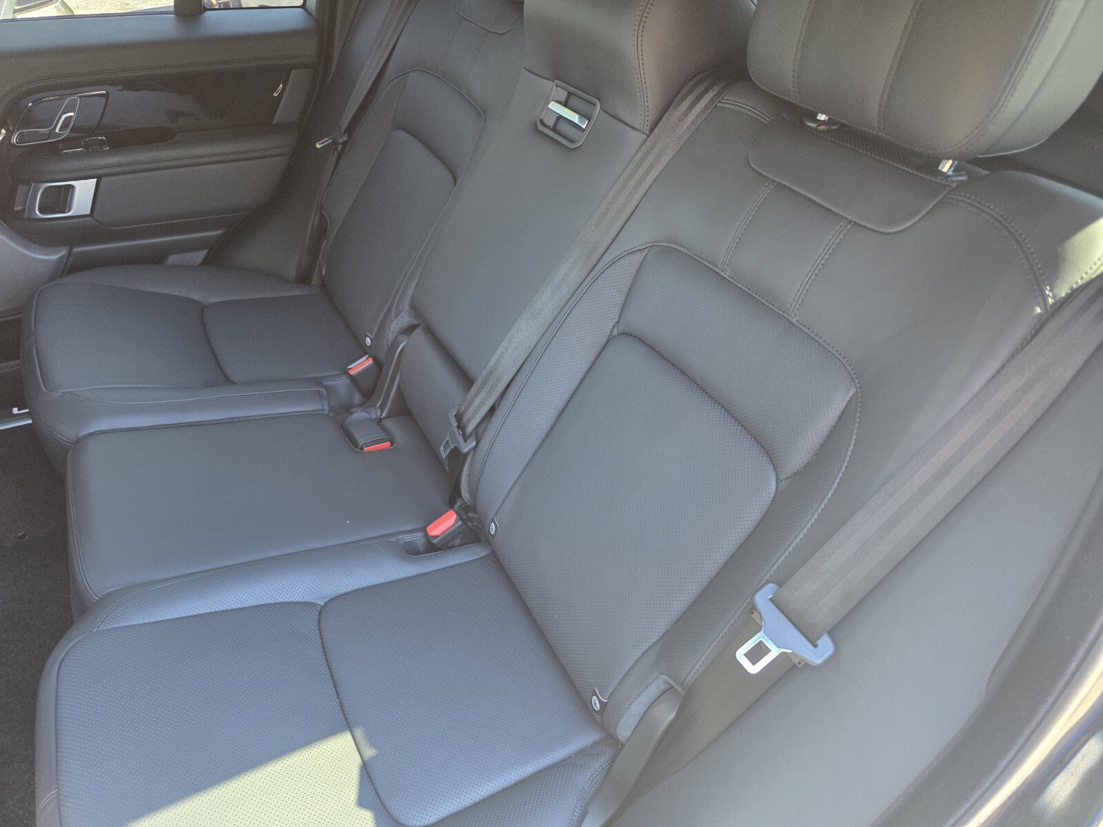 Used 2022 Santorini Black Metallic Land Rover P400 Westminster image 14