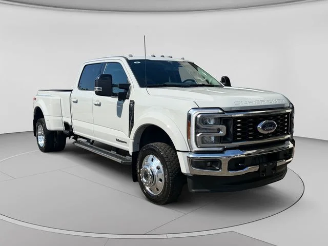 Certified Used 2025 Avalanche Ford Lariat image 7