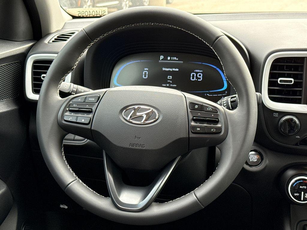 2025 Hyundai Venue Limited - Photo 11