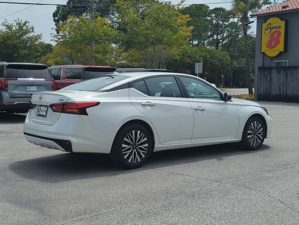 Used 2024 White Nissan 2.5 SV image 6