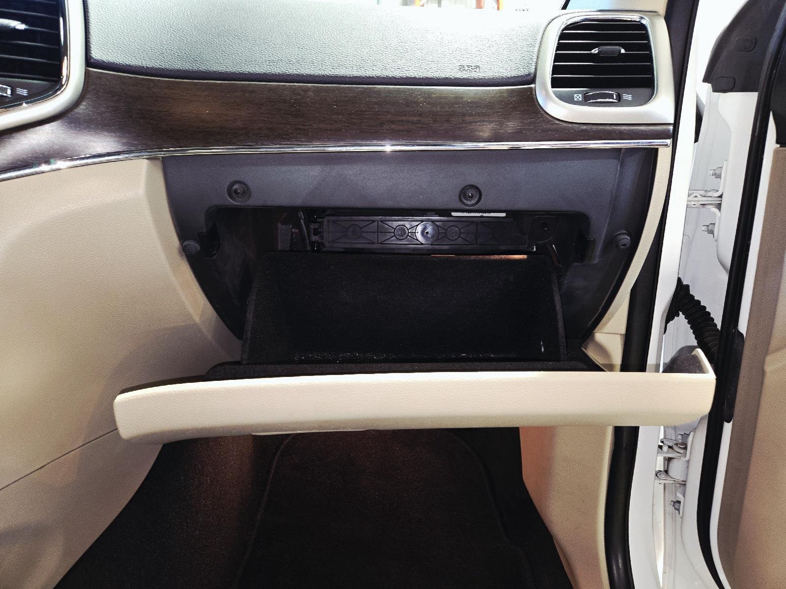 Used 2015 Bright White Clearcoat Jeep Limited image 58