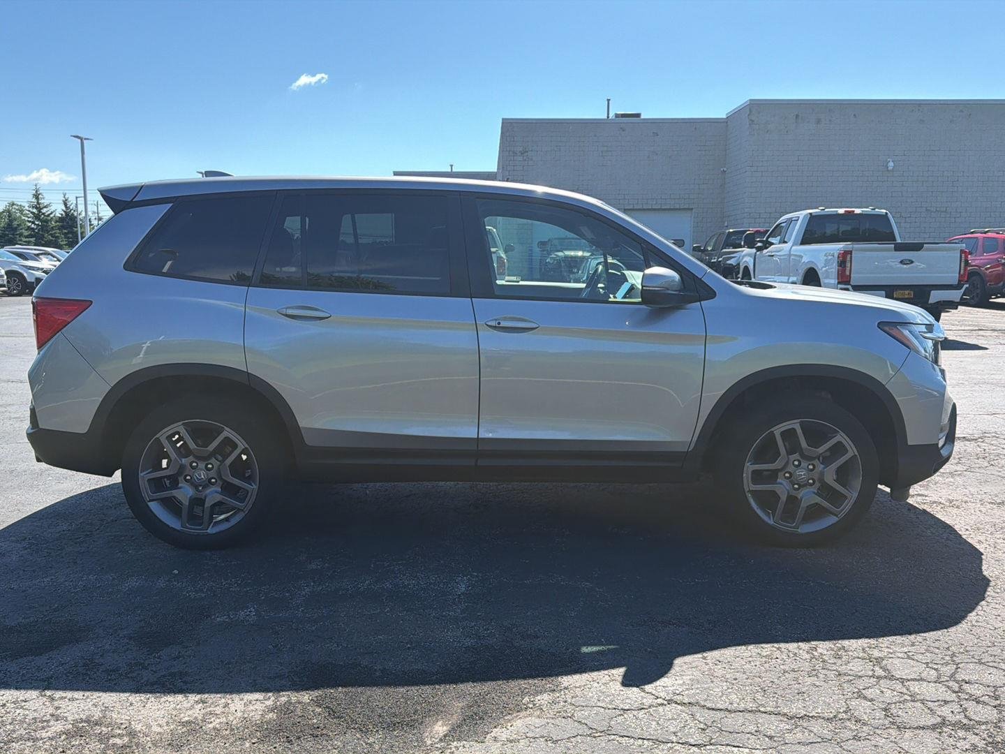 Used 2023 Lunar Silver Metallic Honda EX-L image 4