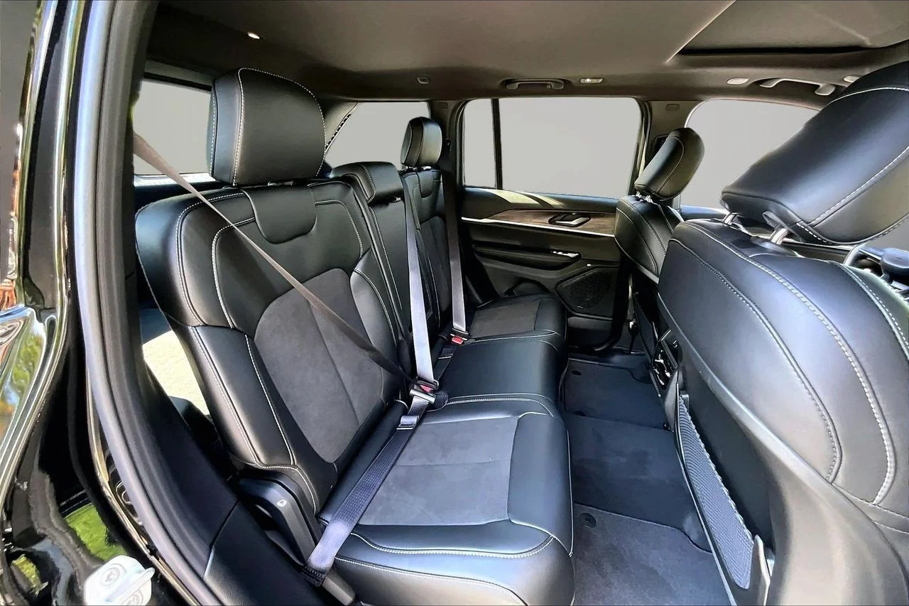 New 2027 High-Gloss Black Paint Jeep Laredo Altitude image 19