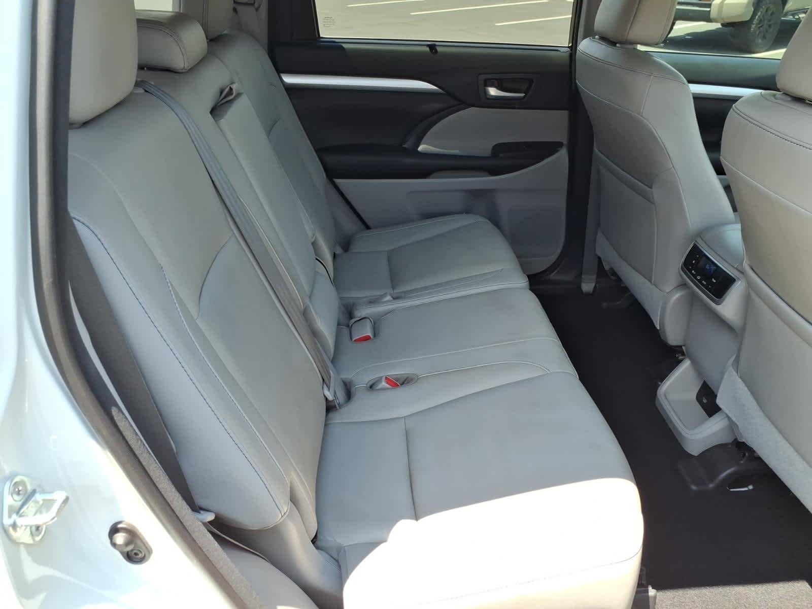 Used 2017 Blizzard Pearl Toyota XLE image 21