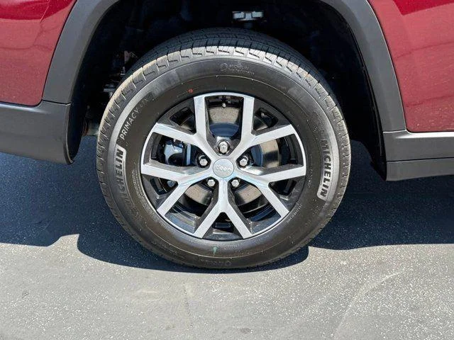 New 2025 Velvet Red Pearl-Coat Exterior Paint Jeep Limited image 10