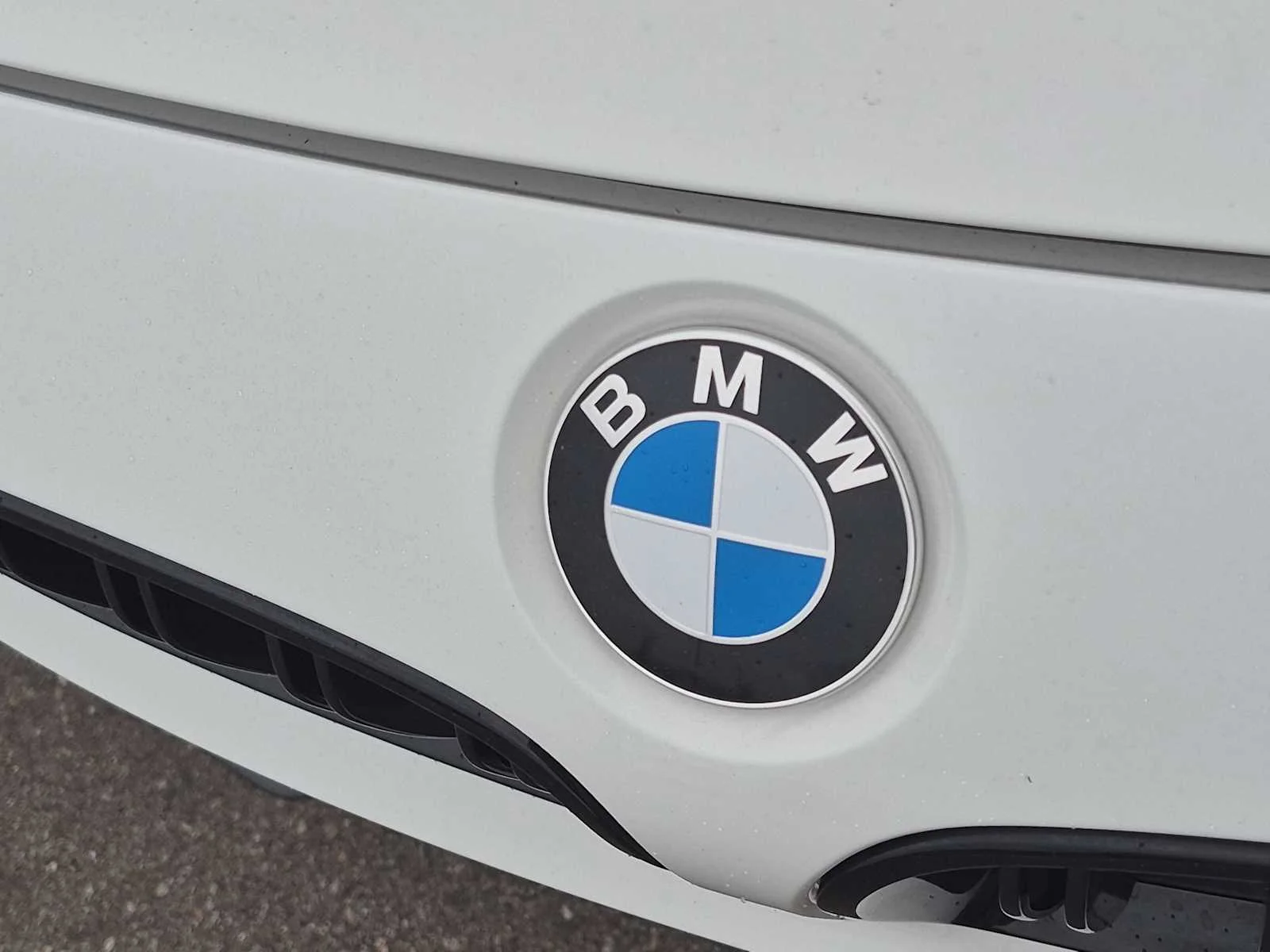 Used 2018 Alpine White BMW  image 11
