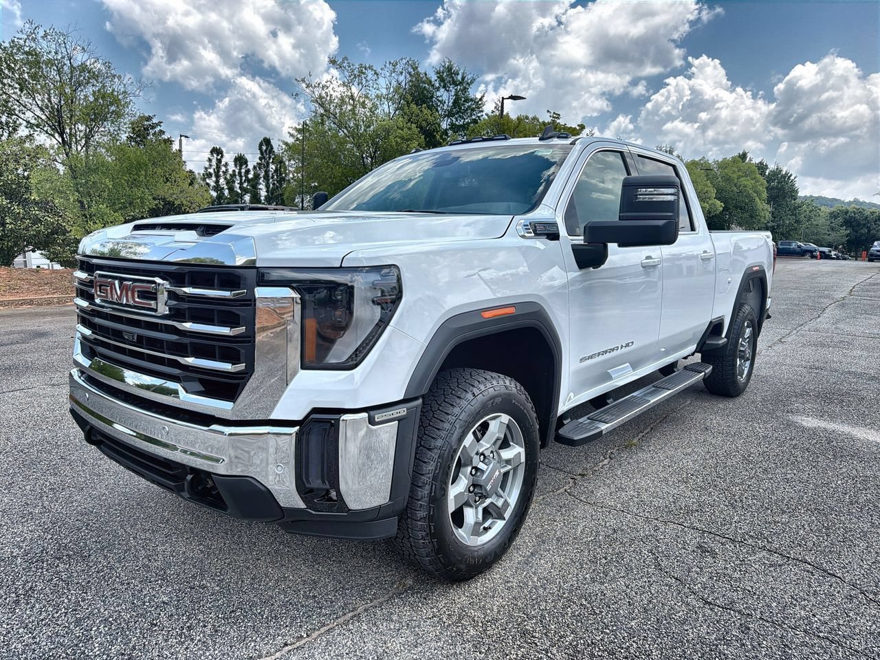 New 2026 Summit White GMC SLE image 4