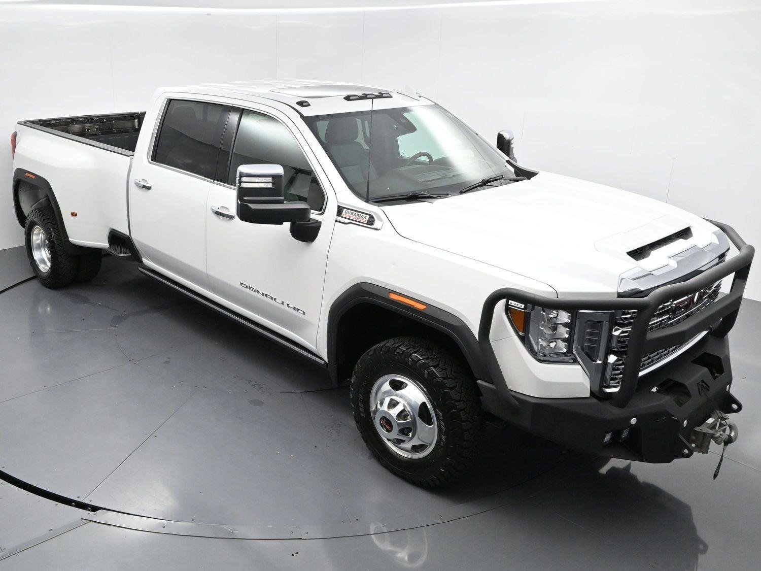 Used 2022 White Frost Tricoat GMC Denali image 42