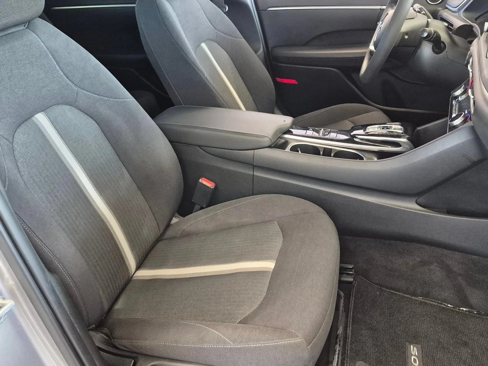 Used 2021 Shimmering Silver Pearl Hyundai SEL image 19