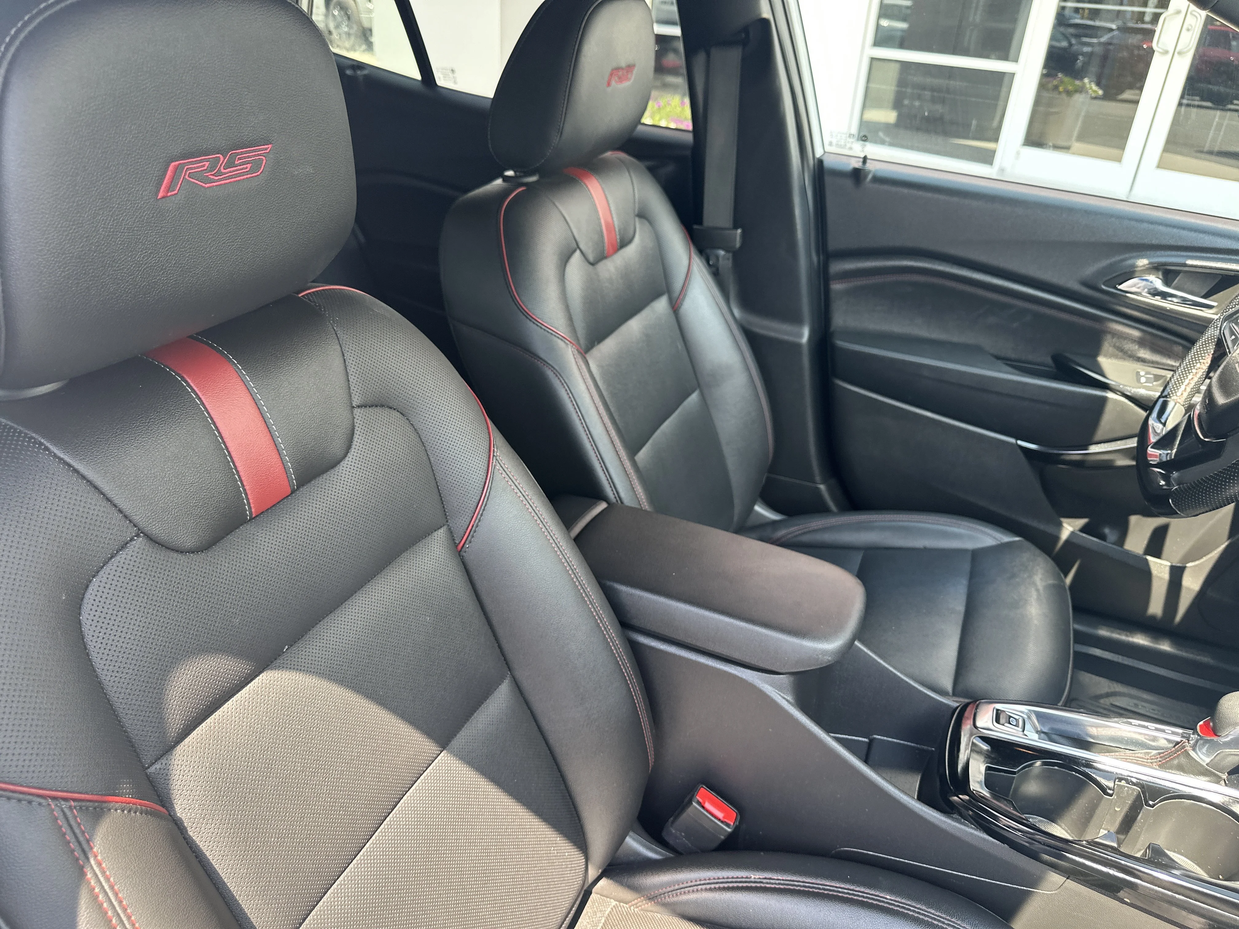 Used 2025 Summit White Chevrolet 2RS image 24