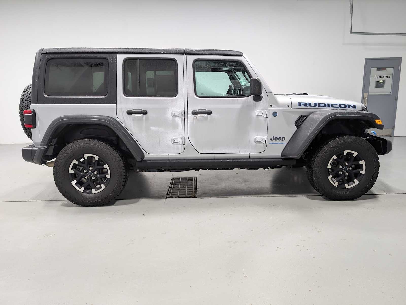 Used 2024 Silver Zynith Clearcoat Jeep Rubicon image 6