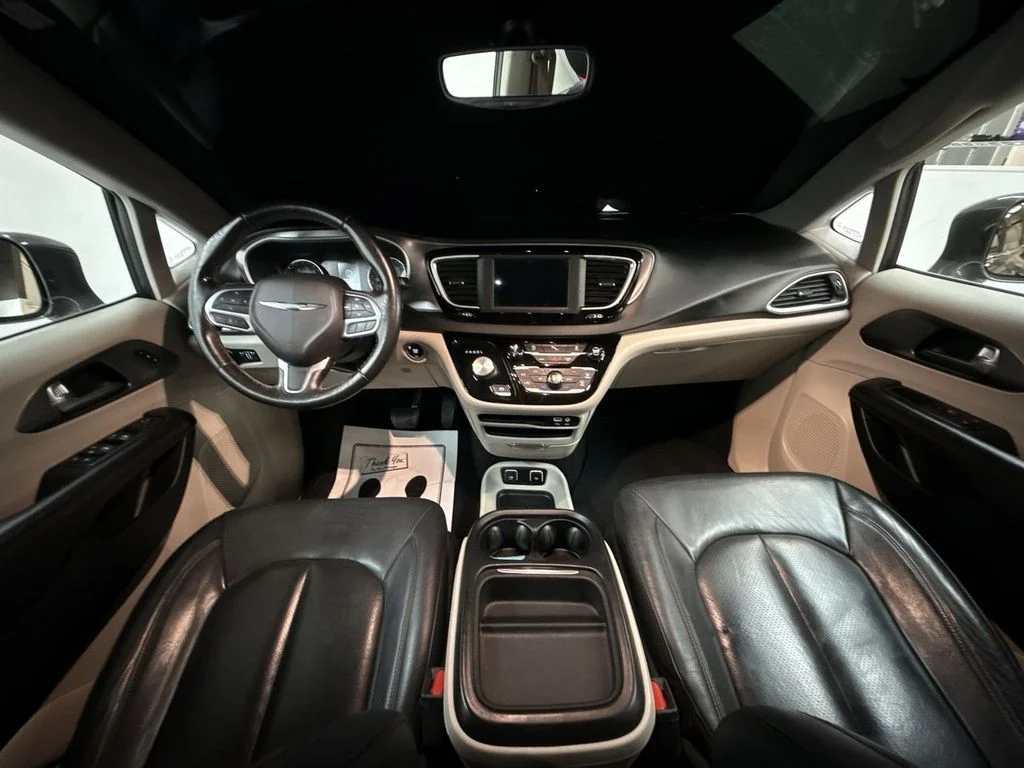 Used 2020 Crystal Metallic Chrysler Touring L image 19